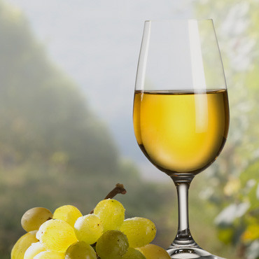 Rượu trắng Rượu vang có khả năng giảm thiểu nguy cơ bệnh suy tim vì nó chứa chất resveratrol và các chất chống ôxy hóa khác.